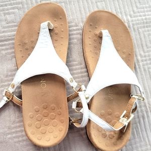 Vionic Kirra White Sandal buckle back size 7.5